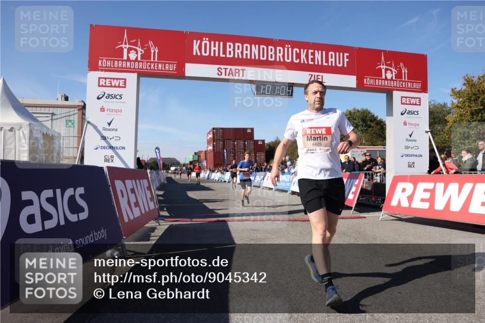 03.10.2025 - Köhlbrandbrückenlauf Lena Gebhardt http://msf.ph/oto/9045342 03.10.2025 13:01:05 Ziel 4039, 4069, 4140, 4177, 4407, 4425, 4512, 4820, 5779, 6614 meine-sportfotos.de