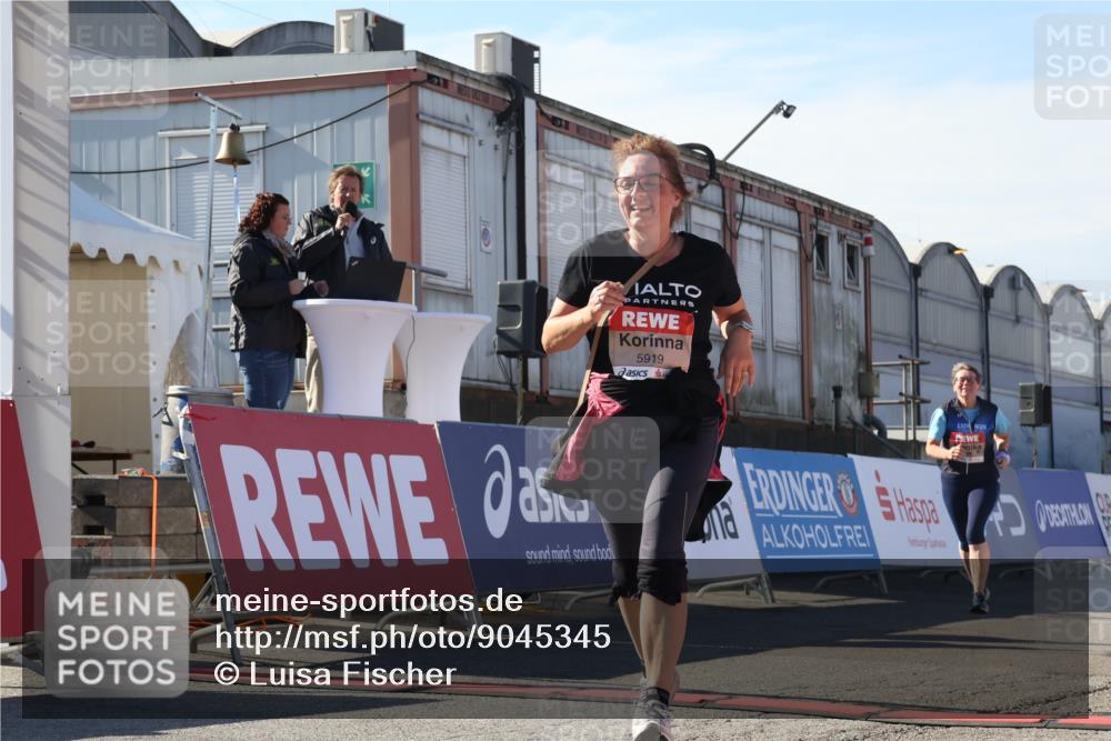 03.10.2025 - Köhlbrandbrückenlauf Luisa Fischer http://msf.ph/oto/9045345 03.10.2025 13:44:37 Ziel 5696, 5904, 5905, 5919 meine-sportfotos.de