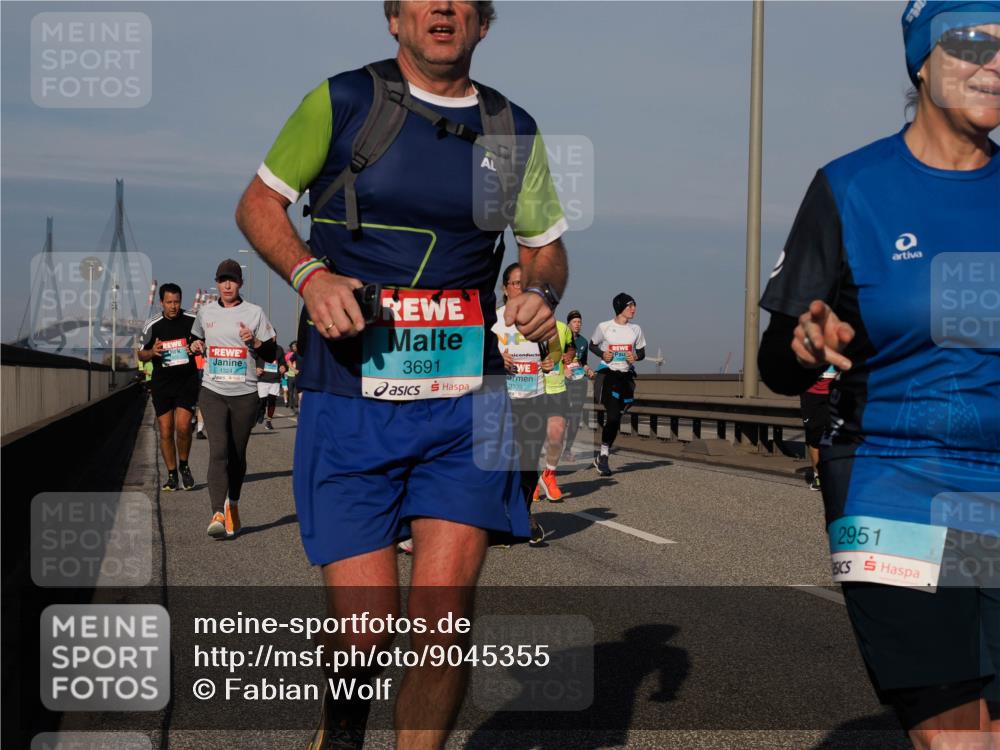03.10.2025 - Köhlbrandbrückenlauf Fabian Wolf http://msf.ph/oto/9045355 03.10.2025 09:57:45 Position 3 361, 1324, 3691, 3339, 2951 meine-sportfotos.de