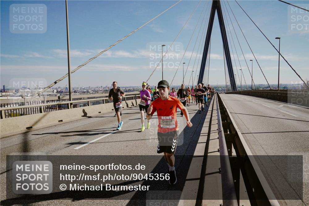 03.10.2025 - Köhlbrandbrückenlauf Michael Burmester http://msf.ph/oto/9045356 03.10.2025 12:27:45 Position 1 6302 meine-sportfotos.de