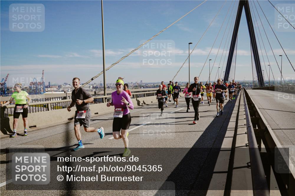 03.10.2025 - Köhlbrandbrückenlauf Michael Burmester http://msf.ph/oto/9045365 03.10.2025 12:27:46 Position 1  meine-sportfotos.de