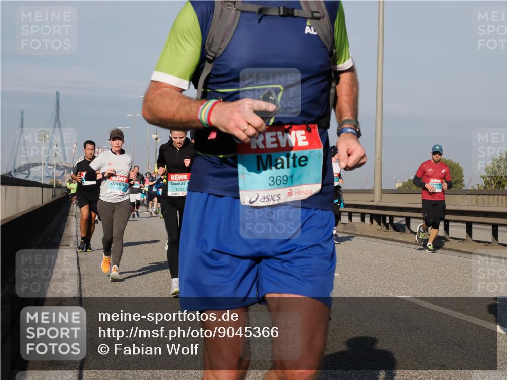 03.10.2025 - Köhlbrandbrückenlauf Fabian Wolf http://msf.ph/oto/9045366 03.10.2025 09:57:46 Position 3 361, 1324, 1204, 3691 meine-sportfotos.de