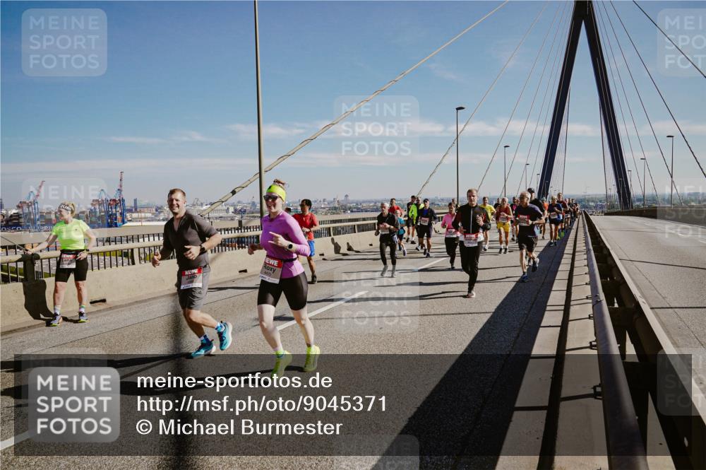 03.10.2025 - Köhlbrandbrückenlauf Michael Burmester http://msf.ph/oto/9045371 03.10.2025 12:27:46 Position 1  meine-sportfotos.de