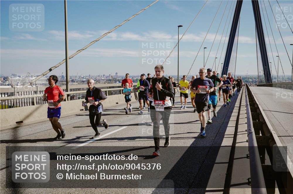 03.10.2025 - Köhlbrandbrückenlauf Michael Burmester http://msf.ph/oto/9045376 03.10.2025 12:27:47 Position 1 6121 meine-sportfotos.de