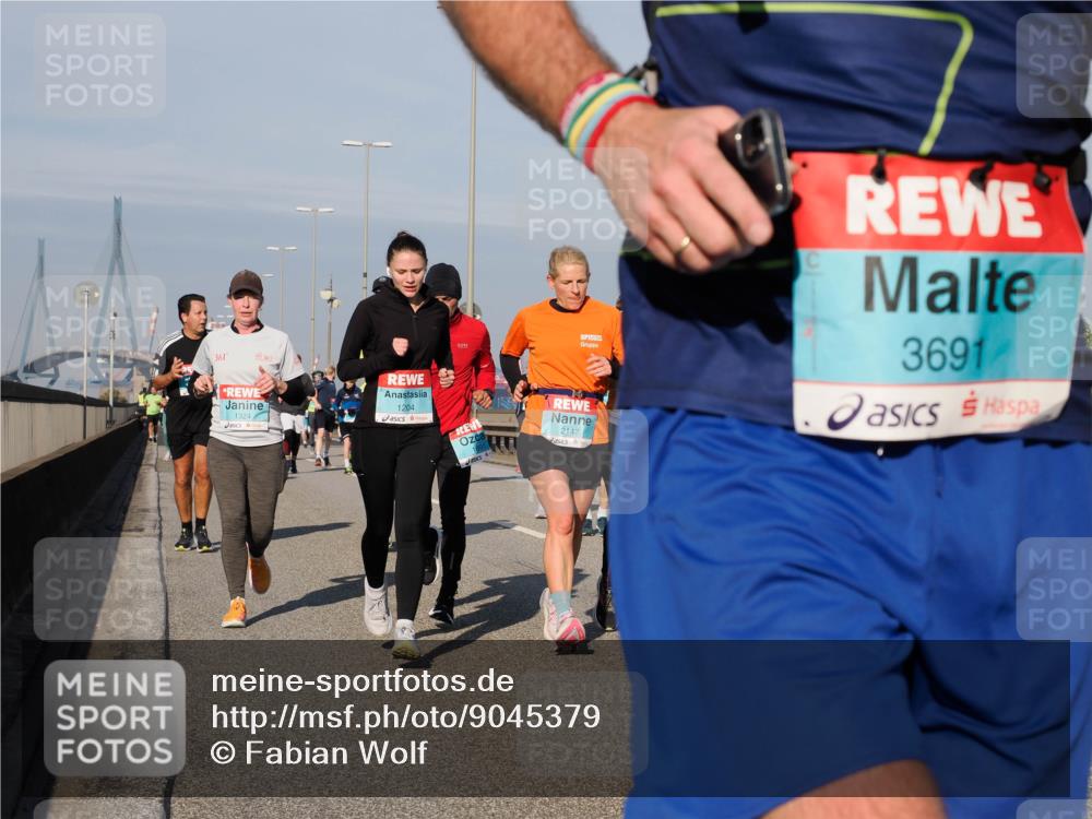 03.10.2025 - Köhlbrandbrückenlauf Fabian Wolf http://msf.ph/oto/9045379 03.10.2025 09:57:46 Position 3 361, 1324, 1204, 2147, 3691 meine-sportfotos.de