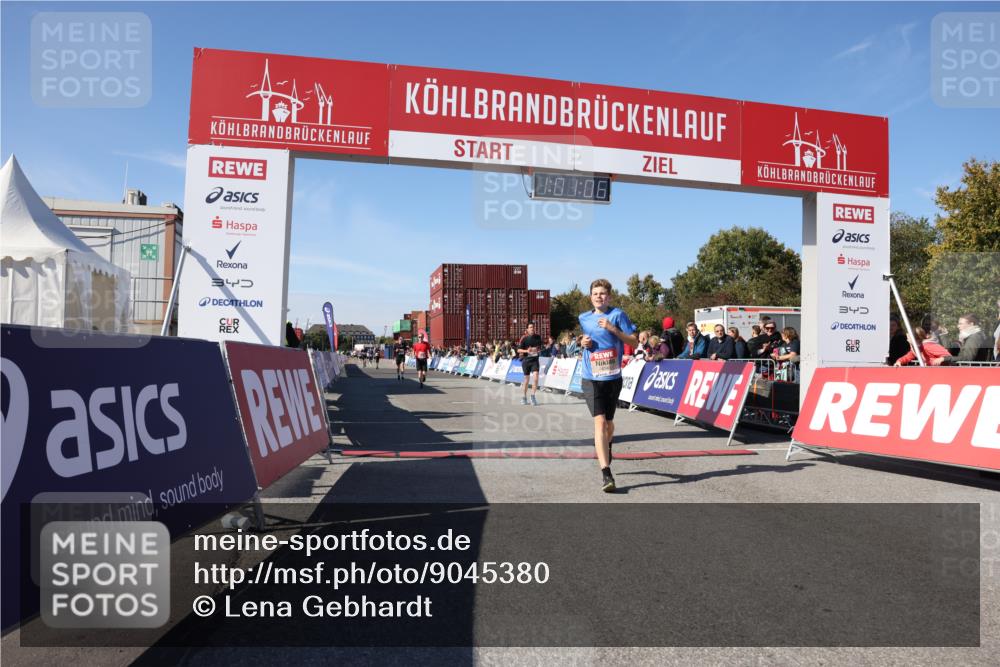 03.10.2025 - Köhlbrandbrückenlauf Lena Gebhardt http://msf.ph/oto/9045380 03.10.2025 13:01:06 Ziel 4039, 4069, 4140, 4177, 4407, 4425, 4512, 4820, 5779, 6614 meine-sportfotos.de