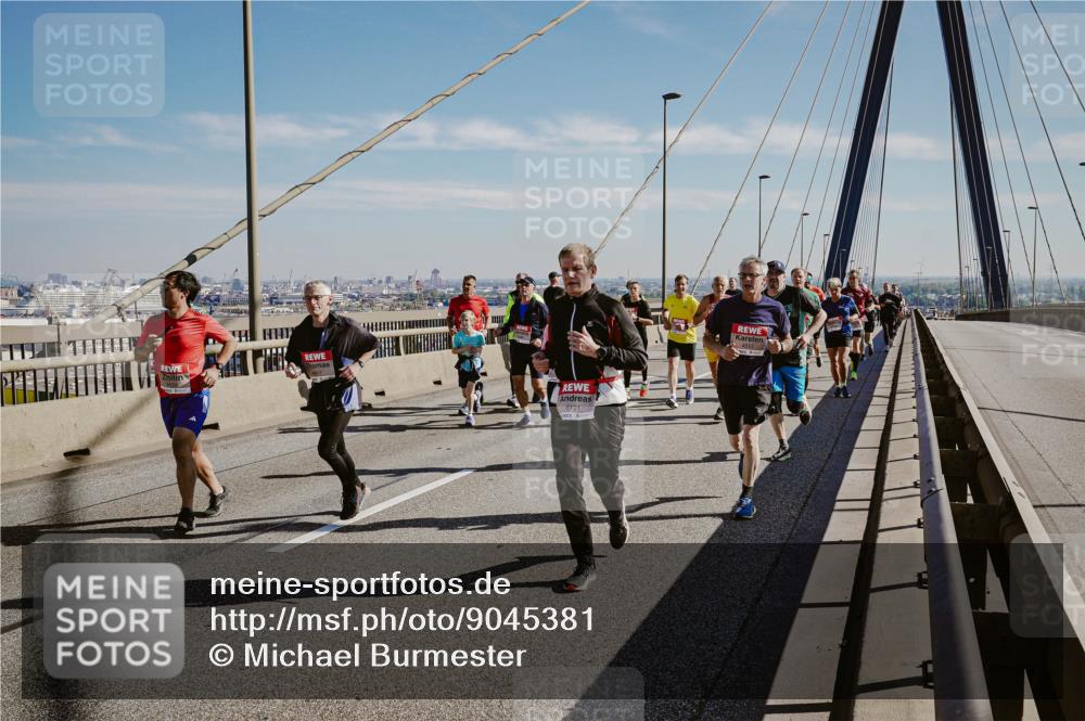 03.10.2025 - Köhlbrandbrückenlauf Michael Burmester http://msf.ph/oto/9045381 03.10.2025 12:27:48 Position 1 6121, 4513 meine-sportfotos.de