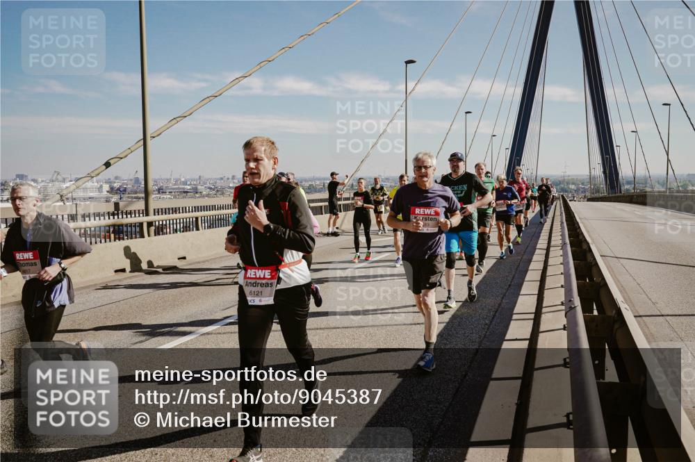 03.10.2025 - Köhlbrandbrückenlauf Michael Burmester http://msf.ph/oto/9045387 03.10.2025 12:27:48 Position 1 4617, 6121, 313 meine-sportfotos.de