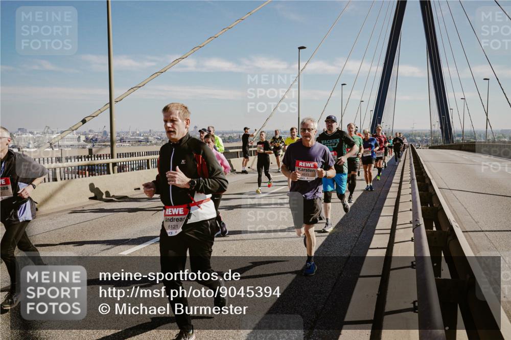 03.10.2025 - Köhlbrandbrückenlauf Michael Burmester http://msf.ph/oto/9045394 03.10.2025 12:27:48 Position 1 6121, 4513, 2025 meine-sportfotos.de