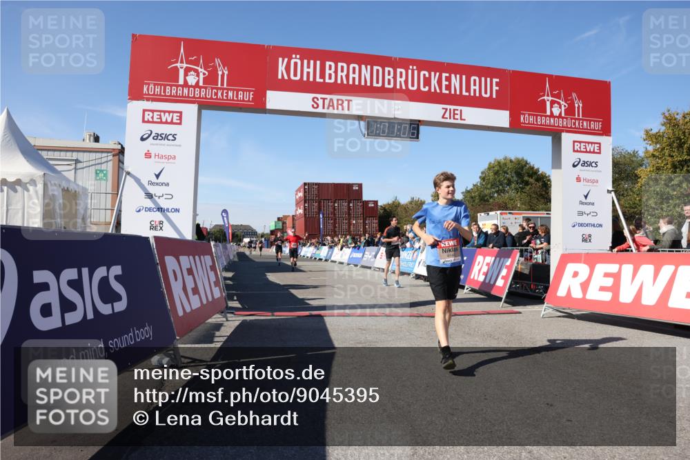 03.10.2025 - Köhlbrandbrückenlauf Lena Gebhardt http://msf.ph/oto/9045395 03.10.2025 13:01:07 Ziel 4039, 4069, 4140, 4177, 4407, 4425, 4512, 5779, 6614 meine-sportfotos.de