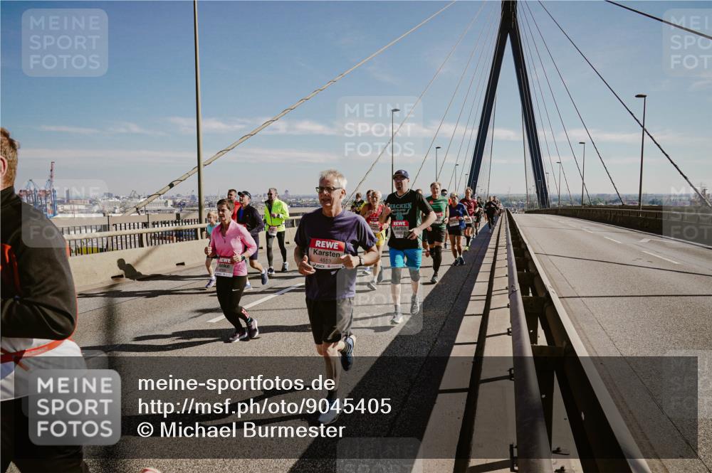 03.10.2025 - Köhlbrandbrückenlauf Michael Burmester http://msf.ph/oto/9045405 03.10.2025 12:27:49 Position 1 4513 meine-sportfotos.de