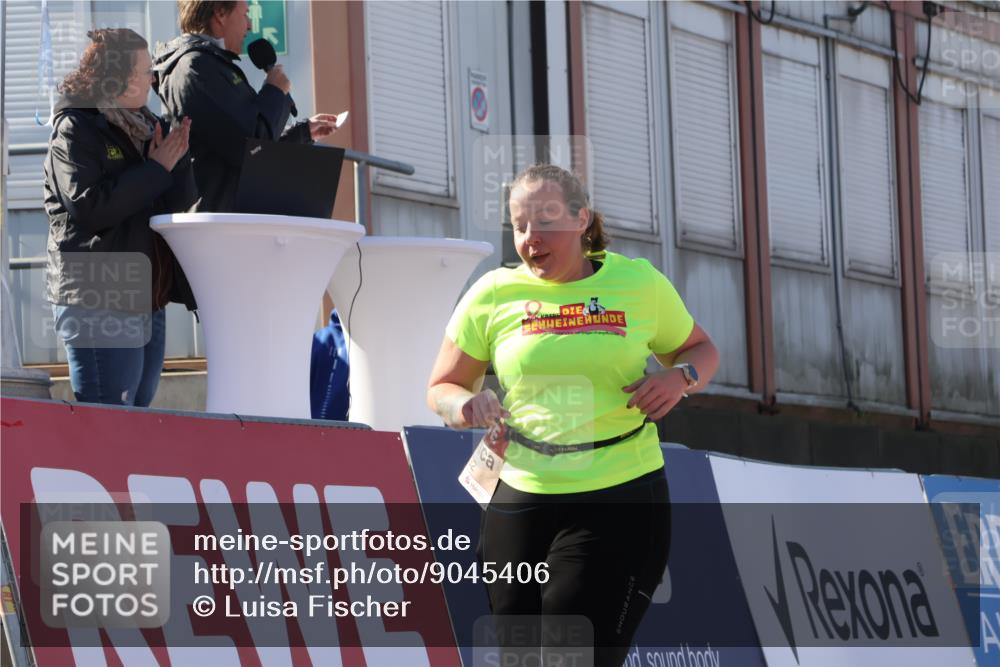 03.10.2025 - Köhlbrandbrückenlauf Luisa Fischer http://msf.ph/oto/9045406 03.10.2025 13:44:50 Ziel 7004, 5696, 5932, 6542, 6546 meine-sportfotos.de