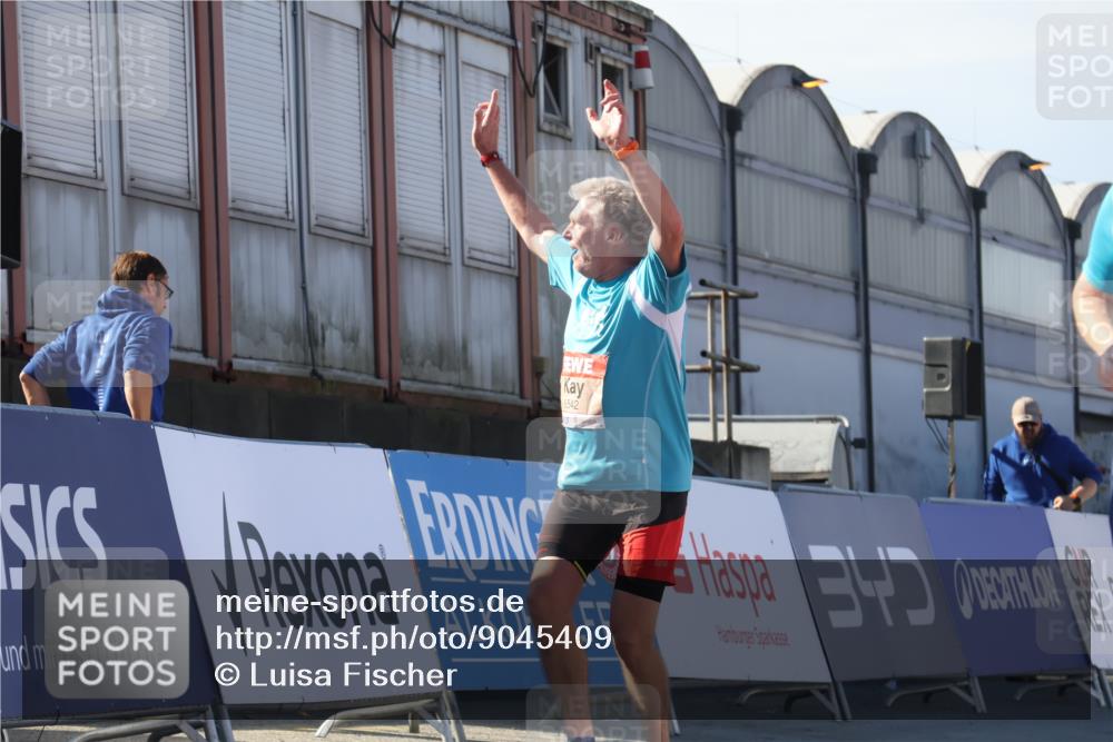 03.10.2025 - Köhlbrandbrückenlauf Luisa Fischer http://msf.ph/oto/9045409 03.10.2025 13:44:52 Ziel 7004, 5932, 6542, 6546 meine-sportfotos.de