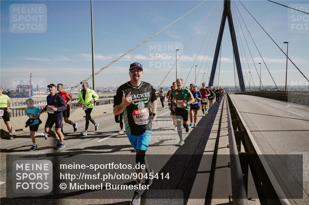 03.10.2025 - Köhlbrandbrückenlauf Michael Burmester http://msf.ph/oto/9045414 03.10.2025 12:27:50 Position 1 20257, 6658 meine-sportfotos.de