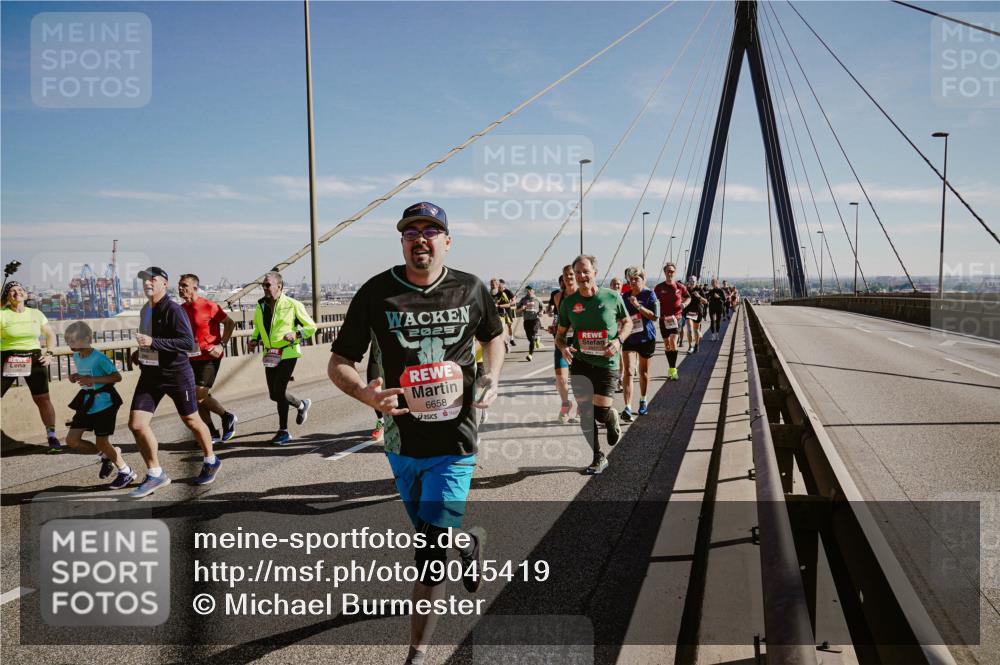 03.10.2025 - Köhlbrandbrückenlauf Michael Burmester http://msf.ph/oto/9045419 03.10.2025 12:27:50 Position 1 2025, 6658 meine-sportfotos.de