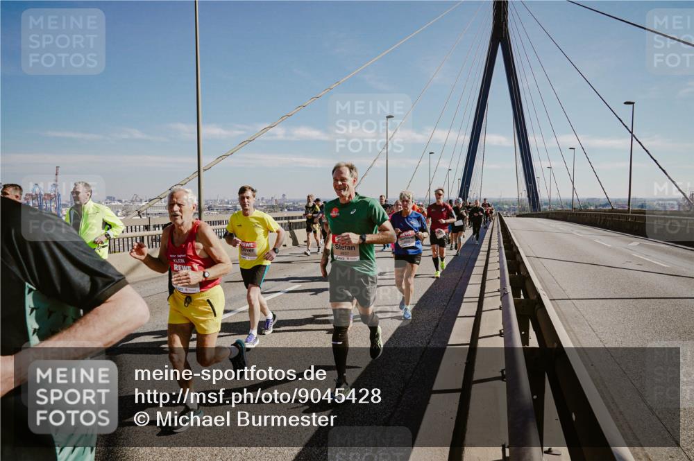03.10.2025 - Köhlbrandbrückenlauf Michael Burmester http://msf.ph/oto/9045428 03.10.2025 12:27:51 Position 1 4837 meine-sportfotos.de