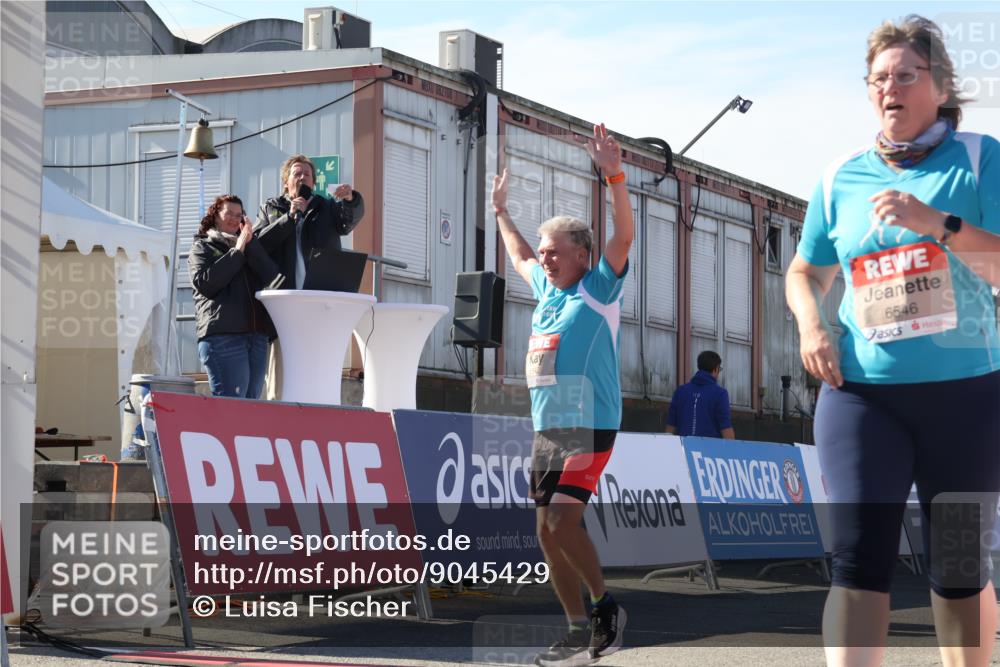 03.10.2025 - Köhlbrandbrückenlauf Luisa Fischer http://msf.ph/oto/9045429 03.10.2025 13:44:53 Ziel 7004, 5932, 6542, 6546 meine-sportfotos.de