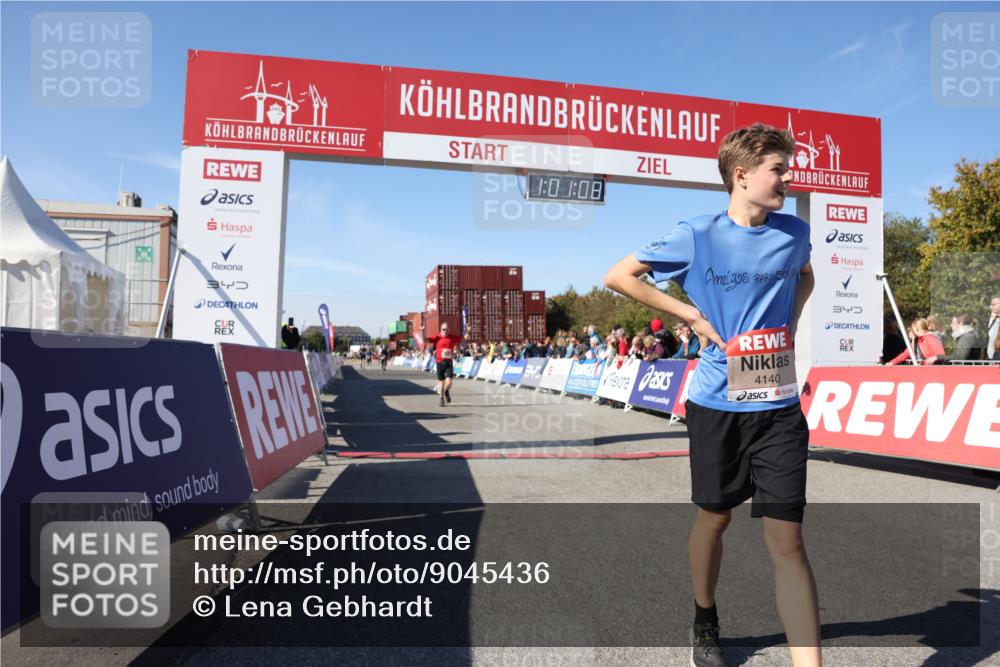 03.10.2025 - Köhlbrandbrückenlauf Lena Gebhardt http://msf.ph/oto/9045436 03.10.2025 13:01:08 Ziel 4039, 4069, 4140, 4407, 4425, 4512, 5779, 6614 meine-sportfotos.de