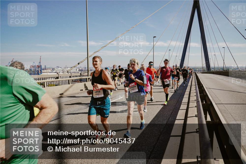 03.10.2025 - Köhlbrandbrückenlauf Michael Burmester http://msf.ph/oto/9045437 03.10.2025 12:27:52 Position 1 4999 meine-sportfotos.de