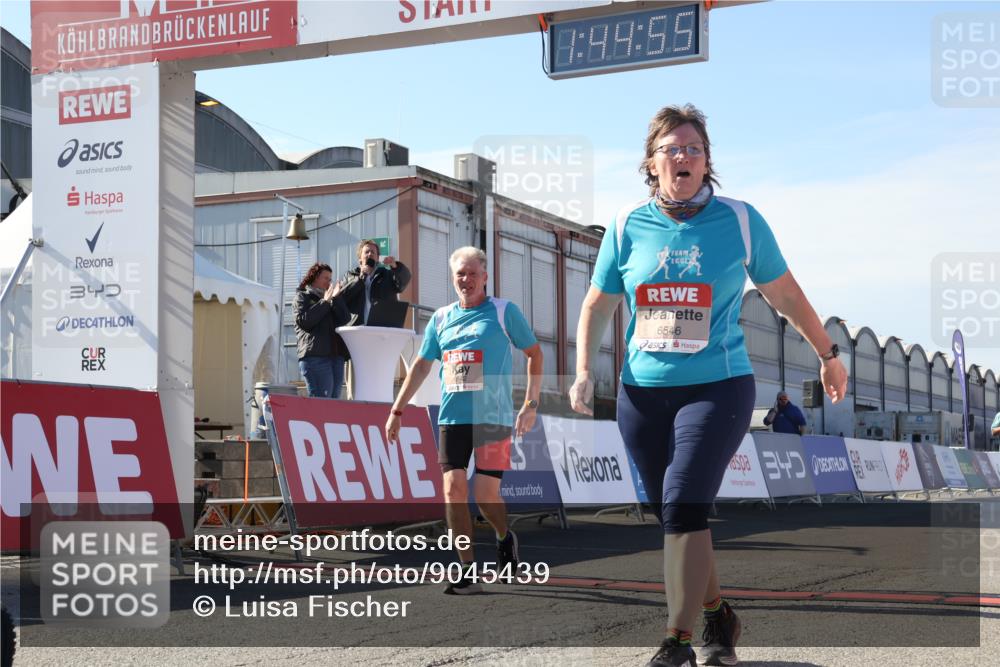 03.10.2025 - Köhlbrandbrückenlauf Luisa Fischer http://msf.ph/oto/9045439 03.10.2025 13:44:54 Ziel 7004, 5932, 6542, 6546 meine-sportfotos.de