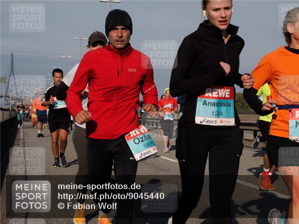 03.10.2025 - Köhlbrandbrückenlauf Fabian Wolf http://msf.ph/oto/9045440 03.10.2025 09:57:48 Position 3 1202, 1891, 1204 meine-sportfotos.de