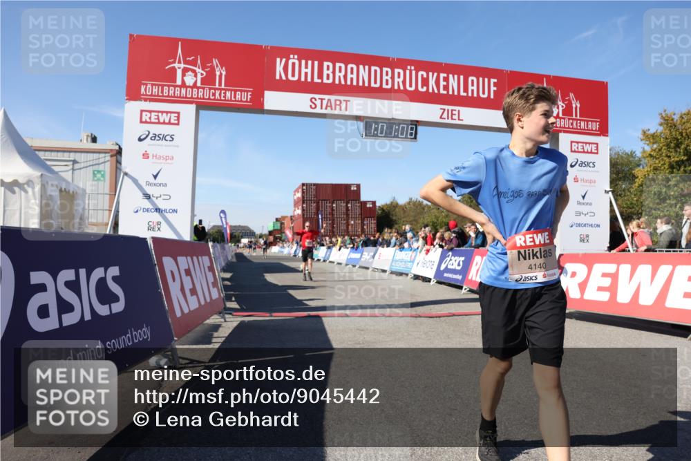 03.10.2025 - Köhlbrandbrückenlauf Lena Gebhardt http://msf.ph/oto/9045442 03.10.2025 13:01:08 Ziel 4039, 4069, 4140, 4407, 4425, 4512, 5779, 6614 meine-sportfotos.de