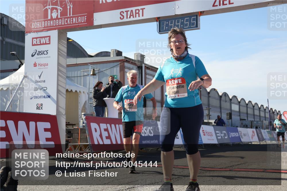 03.10.2025 - Köhlbrandbrückenlauf Luisa Fischer http://msf.ph/oto/9045444 03.10.2025 13:44:54 Ziel 7004, 5932, 6542, 6546 meine-sportfotos.de