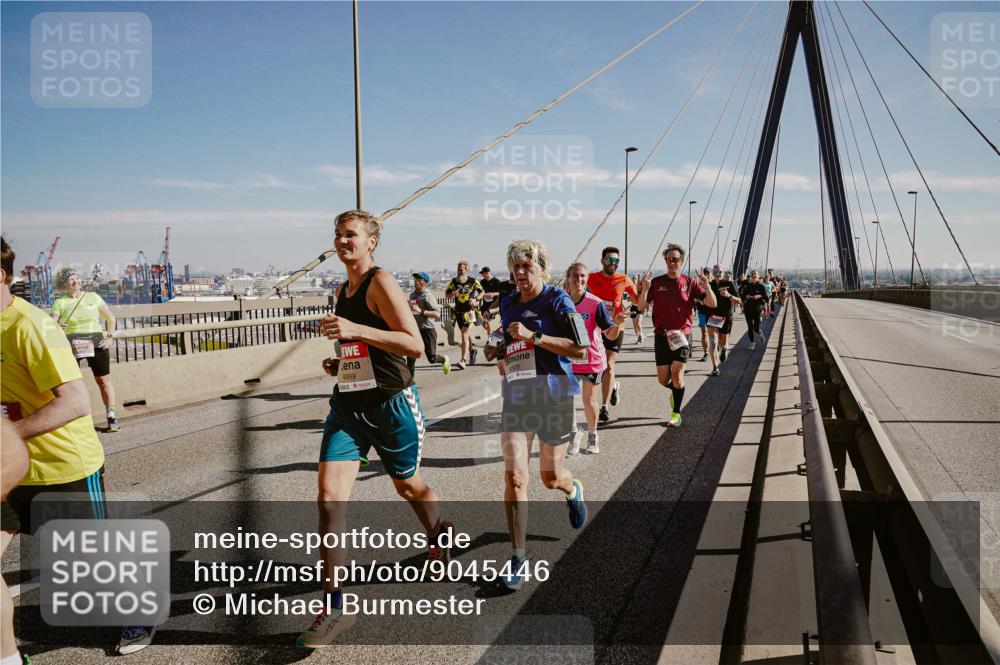 03.10.2025 - Köhlbrandbrückenlauf Michael Burmester http://msf.ph/oto/9045446 03.10.2025 12:27:52 Position 1 4999, 4509 meine-sportfotos.de