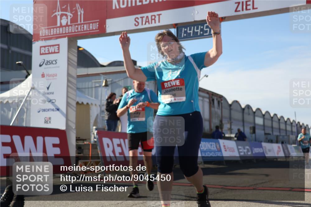 03.10.2025 - Köhlbrandbrückenlauf Luisa Fischer http://msf.ph/oto/9045450 03.10.2025 13:44:55 Ziel 7004, 5932, 6527, 6528, 6542, 6546 meine-sportfotos.de