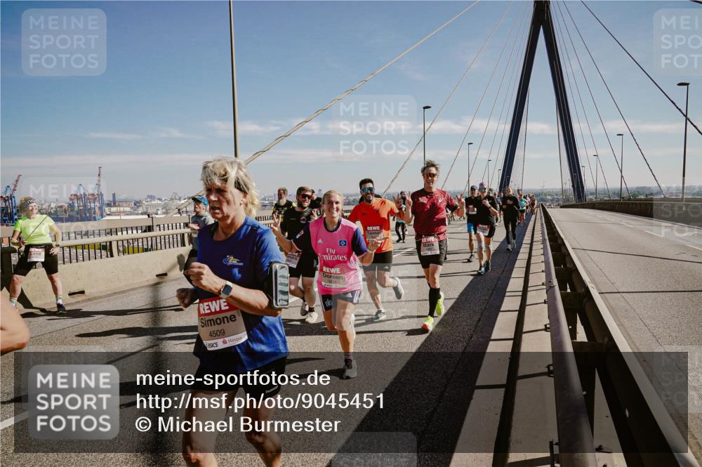 03.10.2025 - Köhlbrandbrückenlauf Michael Burmester http://msf.ph/oto/9045451 03.10.2025 12:27:52 Position 1 4509, 5016 meine-sportfotos.de