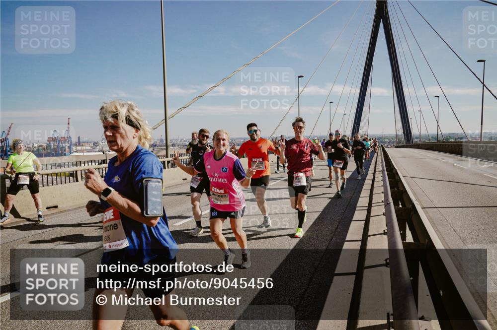 03.10.2025 - Köhlbrandbrückenlauf Michael Burmester http://msf.ph/oto/9045456 03.10.2025 12:27:53 Position 1 509 meine-sportfotos.de