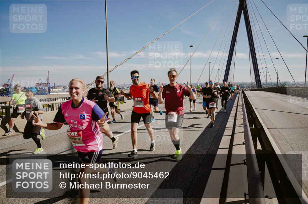 03.10.2025 - Köhlbrandbrückenlauf Michael Burmester http://msf.ph/oto/9045462 03.10.2025 12:27:53 Position 1 5916 meine-sportfotos.de