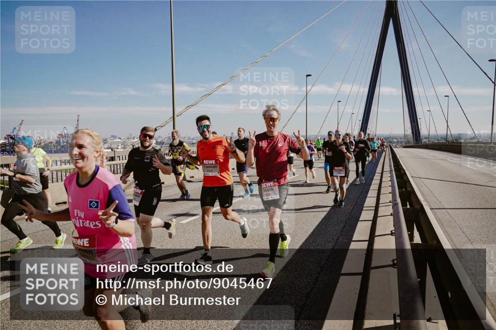 03.10.2025 - Köhlbrandbrückenlauf Michael Burmester http://msf.ph/oto/9045467 03.10.2025 12:27:53 Position 1 4382 meine-sportfotos.de