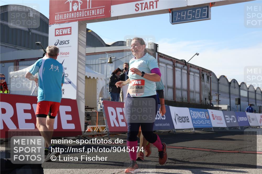 03.10.2025 - Köhlbrandbrückenlauf Luisa Fischer http://msf.ph/oto/9045474 03.10.2025 13:45:02 Ziel 6527, 6528, 6542, 6546 meine-sportfotos.de
