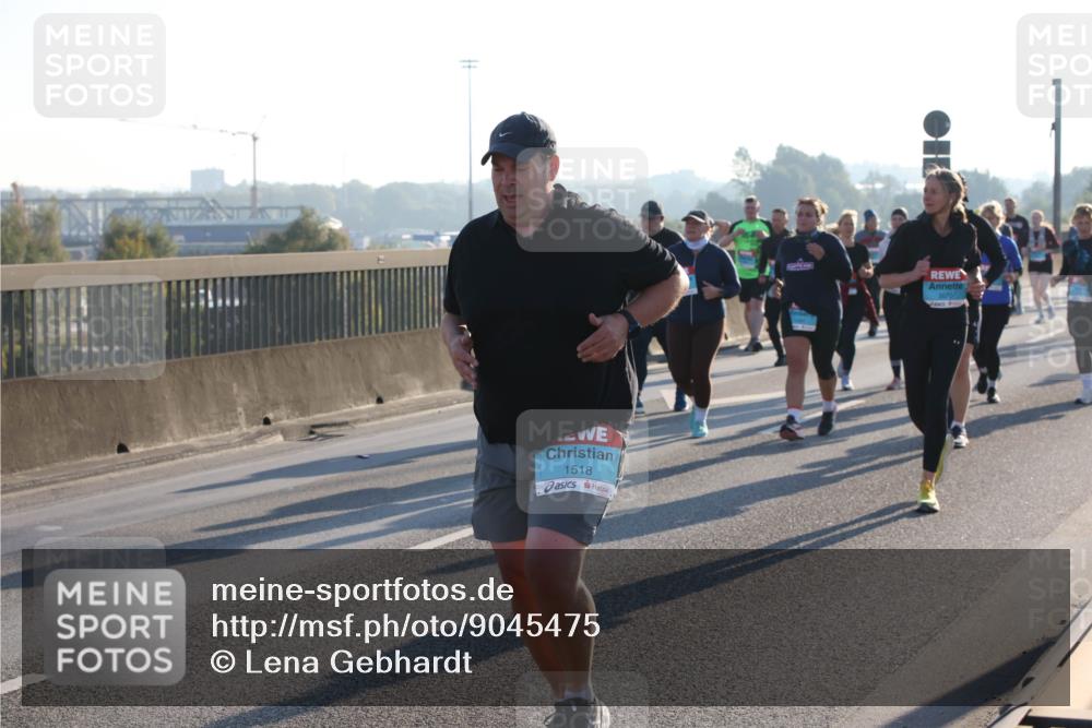03.10.2025 - Köhlbrandbrückenlauf Lena Gebhardt http://msf.ph/oto/9045475 03.10.2025 09:27:44 Position 1 1518 meine-sportfotos.de
