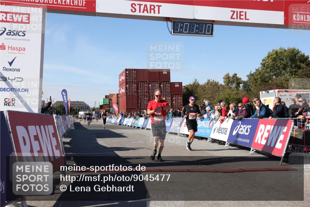 03.10.2025 - Köhlbrandbrückenlauf Lena Gebhardt http://msf.ph/oto/9045477 03.10.2025 13:01:10 Ziel 4039, 4140, 4407, 4425, 4512, 4737, 5779, 6614 meine-sportfotos.de