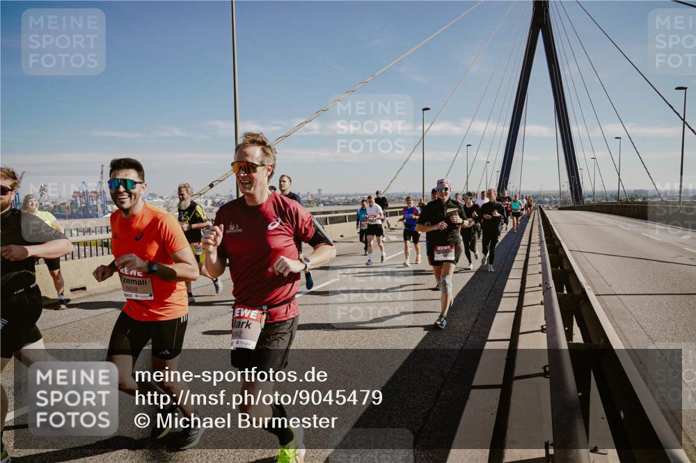 03.10.2025 - Köhlbrandbrückenlauf Michael Burmester http://msf.ph/oto/9045479 03.10.2025 12:27:54 Position 1 5522, 1382 meine-sportfotos.de