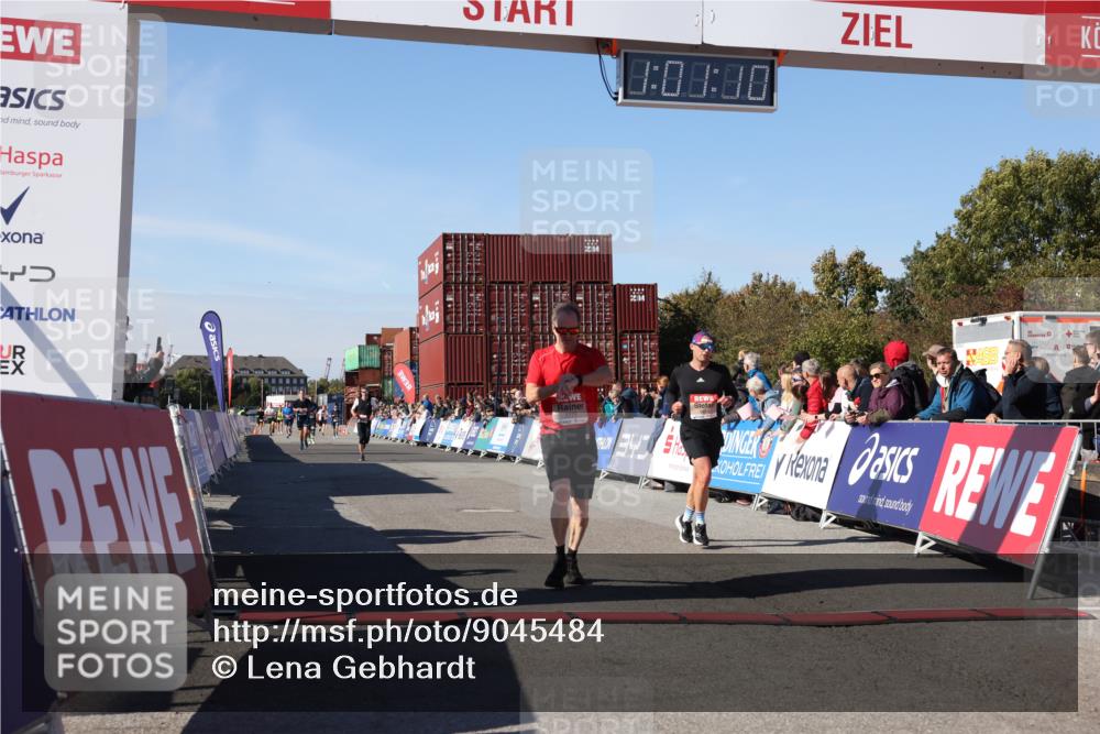 03.10.2025 - Köhlbrandbrückenlauf Lena Gebhardt http://msf.ph/oto/9045484 03.10.2025 13:01:10 Ziel 4039, 4140, 4407, 4425, 4512, 4737, 5779, 6614 meine-sportfotos.de