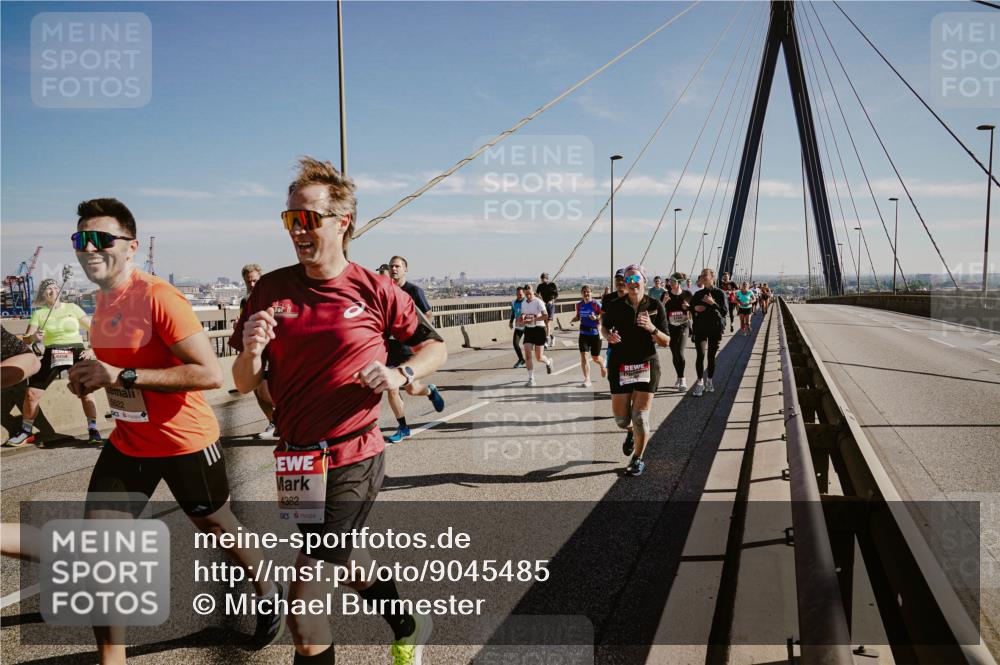 03.10.2025 - Köhlbrandbrückenlauf Michael Burmester http://msf.ph/oto/9045485 03.10.2025 12:27:54 Position 1 3522, 4382 meine-sportfotos.de