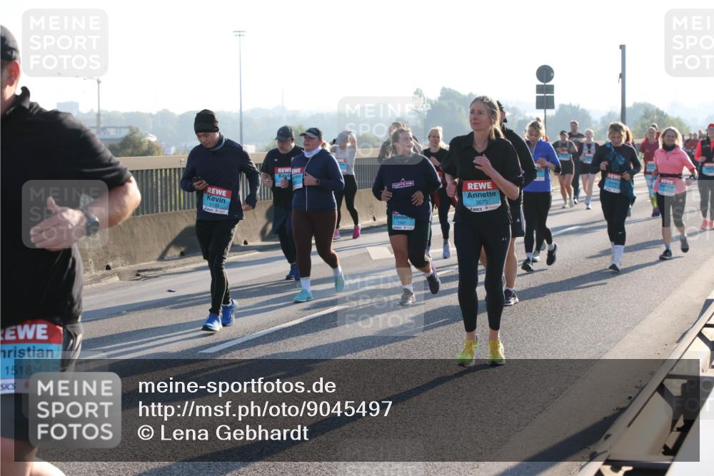 03.10.2025 - Köhlbrandbrückenlauf Lena Gebhardt http://msf.ph/oto/9045497 03.10.2025 09:27:45 Position 1 1518, 2133, 3670 meine-sportfotos.de