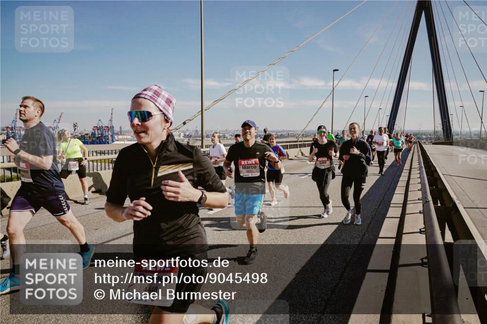 03.10.2025 - Köhlbrandbrückenlauf Michael Burmester http://msf.ph/oto/9045498 03.10.2025 12:27:55 Position 1 4446, 4522 meine-sportfotos.de