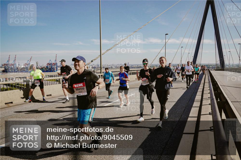 03.10.2025 - Köhlbrandbrückenlauf Michael Burmester http://msf.ph/oto/9045509 03.10.2025 12:27:56 Position 1 4522 meine-sportfotos.de