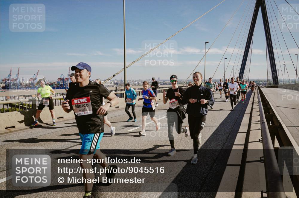 03.10.2025 - Köhlbrandbrückenlauf Michael Burmester http://msf.ph/oto/9045516 03.10.2025 12:27:56 Position 1 4522 meine-sportfotos.de