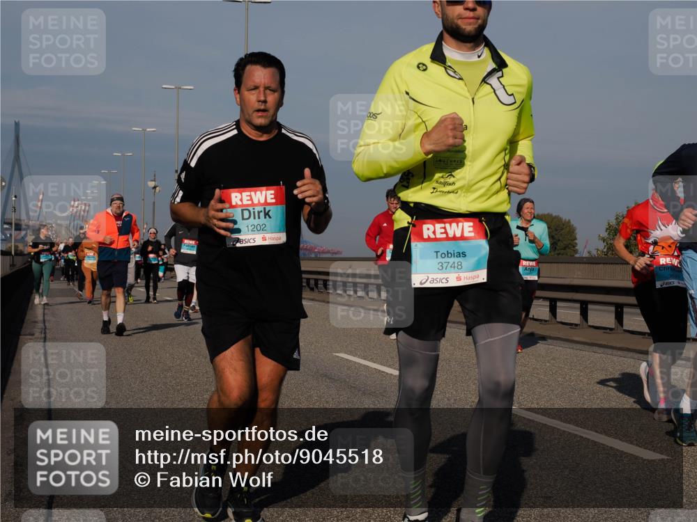 03.10.2025 - Köhlbrandbrückenlauf Fabian Wolf http://msf.ph/oto/9045518 03.10.2025 09:57:51 Position 3 1202, 3748, 3699 meine-sportfotos.de