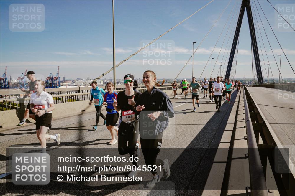 03.10.2025 - Köhlbrandbrückenlauf Michael Burmester http://msf.ph/oto/9045521 03.10.2025 12:27:56 Position 1 6487 meine-sportfotos.de
