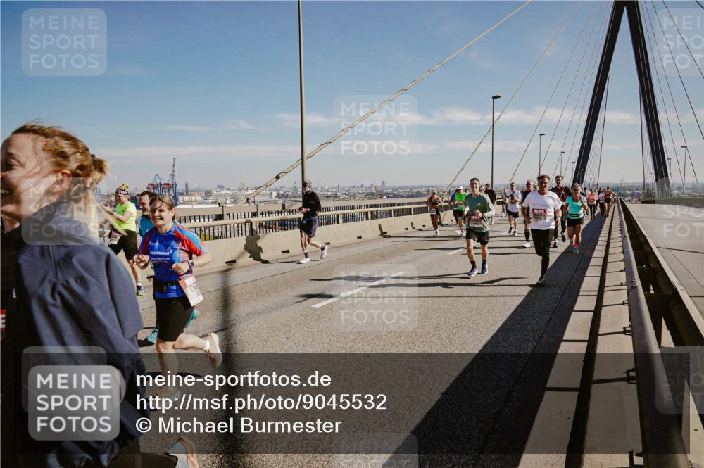 03.10.2025 - Köhlbrandbrückenlauf Michael Burmester http://msf.ph/oto/9045532 03.10.2025 12:27:57 Position 1  meine-sportfotos.de