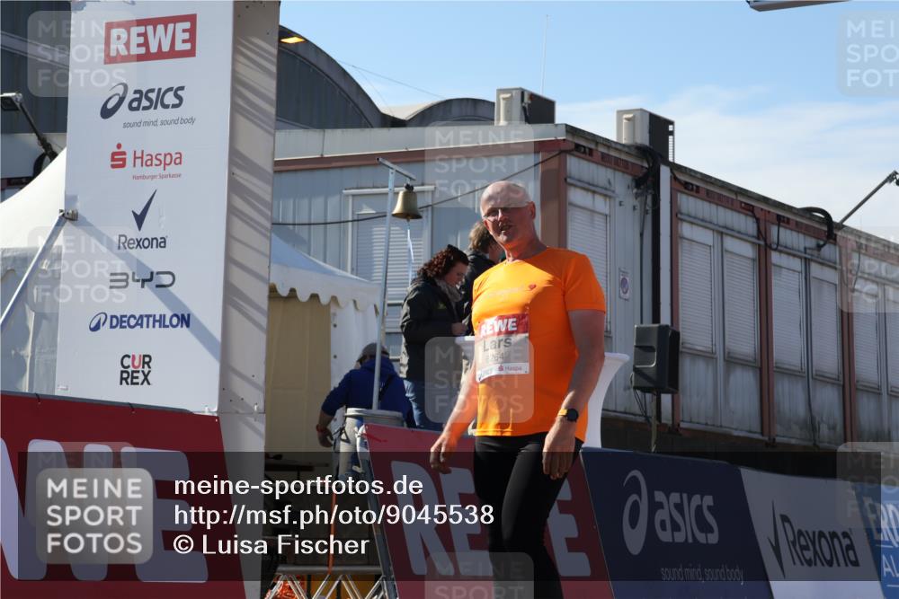 03.10.2025 - Köhlbrandbrückenlauf Luisa Fischer http://msf.ph/oto/9045538 03.10.2025 13:45:14 Ziel 5015, 6264 meine-sportfotos.de