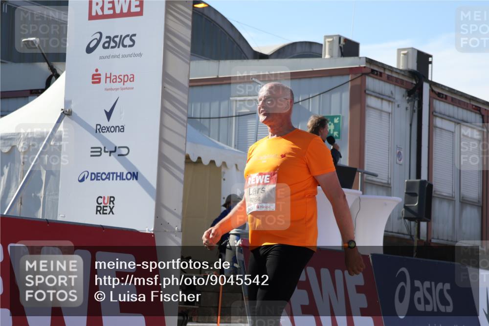 03.10.2025 - Köhlbrandbrückenlauf Luisa Fischer http://msf.ph/oto/9045542 03.10.2025 13:45:15 Ziel 5015, 6264, 6695 meine-sportfotos.de