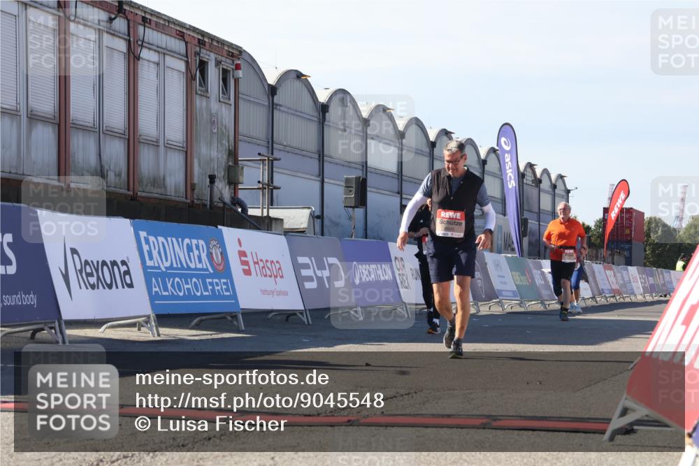 03.10.2025 - Köhlbrandbrückenlauf Luisa Fischer http://msf.ph/oto/9045548 03.10.2025 13:45:18 Ziel 5015, 5600, 6264, 6695 meine-sportfotos.de