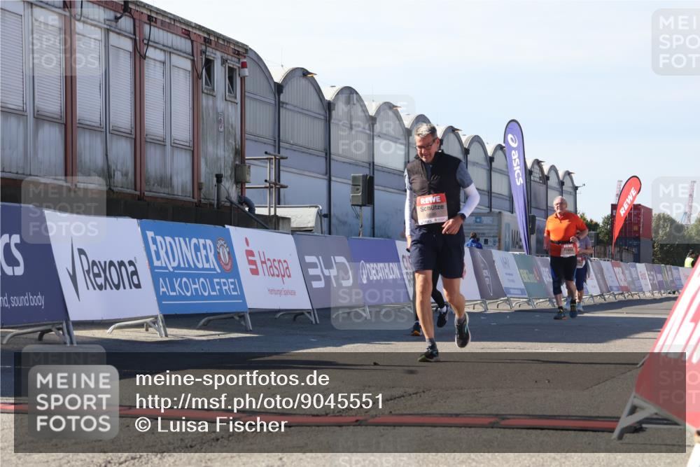 03.10.2025 - Köhlbrandbrückenlauf Luisa Fischer http://msf.ph/oto/9045551 03.10.2025 13:45:18 Ziel 5015, 5600, 6264, 6695 meine-sportfotos.de